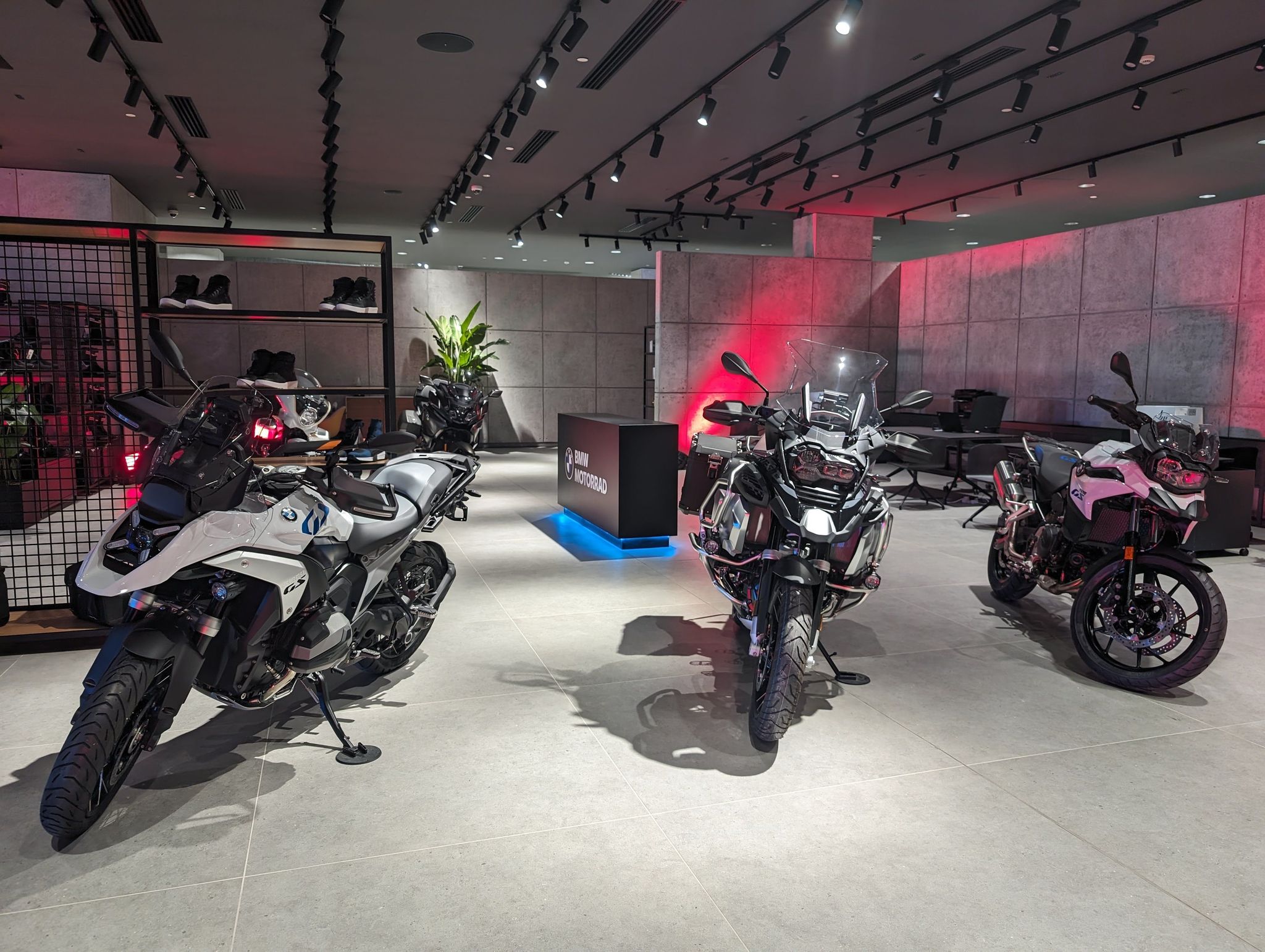 BMW Motorbikes Interactive Poster Signing – Dubai Showroom Launch 9